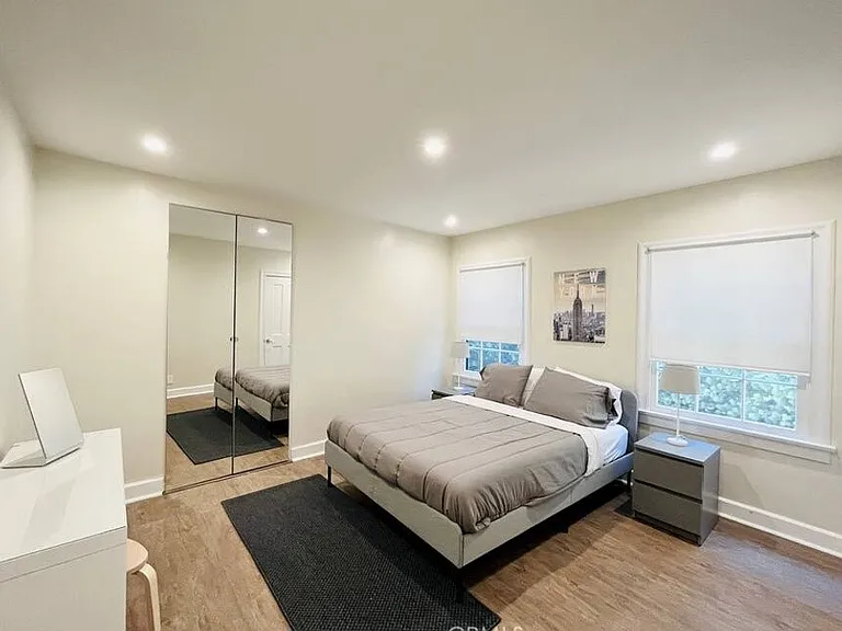 226 S Rexford Dr — Photo 16