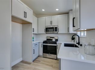 8204 Cimarron Ridge Dr, Las Vegas, NV 89128