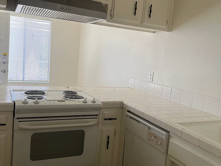4201 Parkwood Ct #5 — Photo 6