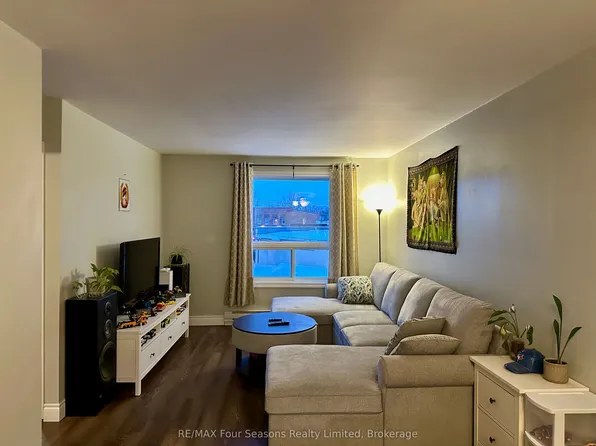 206 Perry St #A4, Clearview, ON L0M 1S0