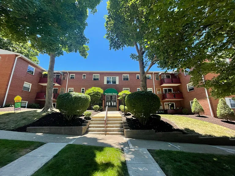 360 Maryland Ave — Photo 50