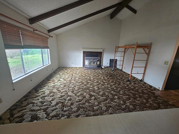 5th image of 46689 Sassafras Ln