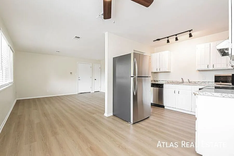 Cozy 2 Bed, 1 Bath in Charming Arvada 4-Plex Minutes to Old Town! — Photo 4