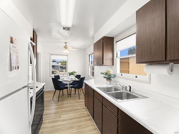5th image of 5437 Barclay Ave