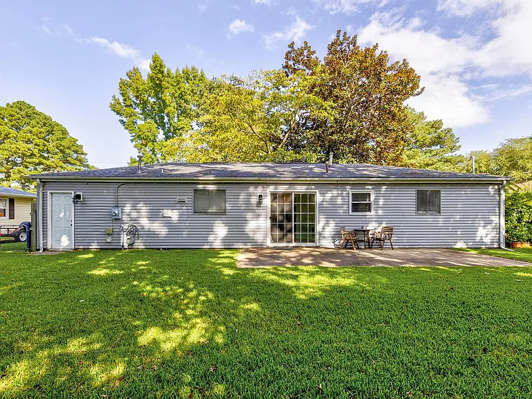 413 Catalina Ave — Photo 1