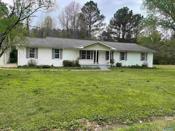 1421 Cove Creek Dr E, Gadsden, AL 35905