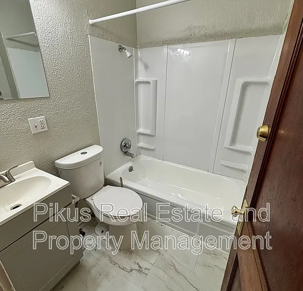 485 Crouse St — Photo 3