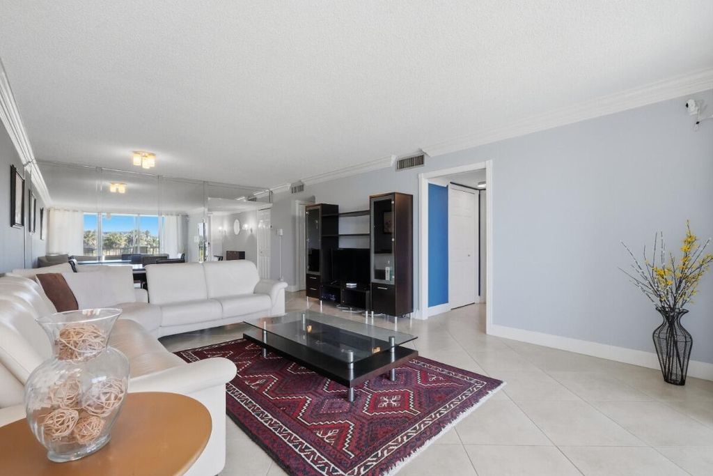 3001 S Palm Aire Drive #206, photo 5