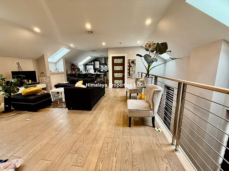 407 Dudley St #6 — Photo 3