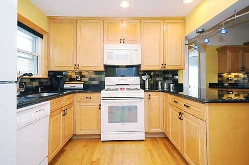 5th image of 7759 W Thorndale Ave