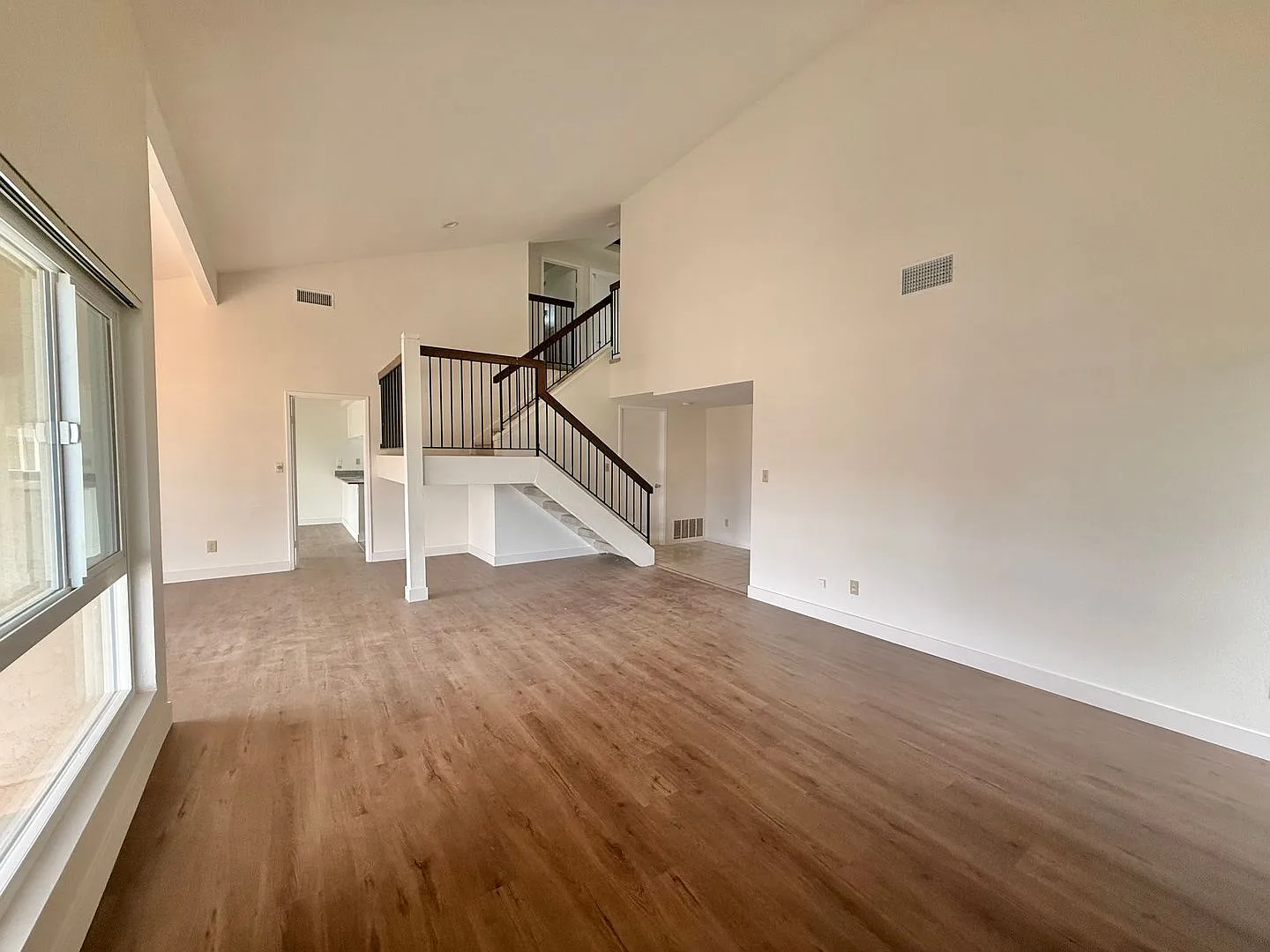 Large Home on Cul-de-Sac! — Photo 3