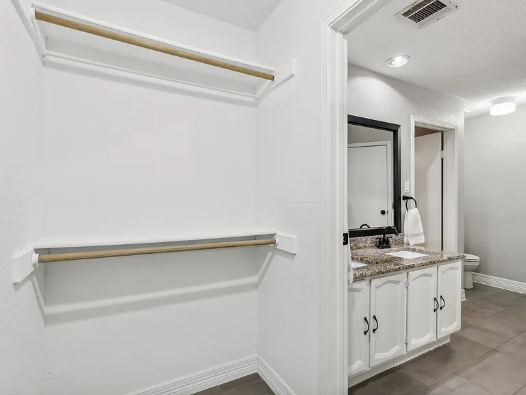 849 N Riverside Dr — Photo 20