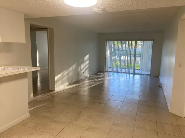 9811 Westview Dr APT 913, Pompano Beach, FL 33076
