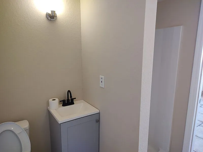 Studio, 600 sqft, $900 — Photo 4