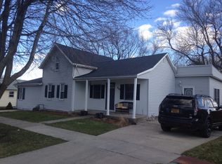 208 2nd St NE, State Center, IA 50247