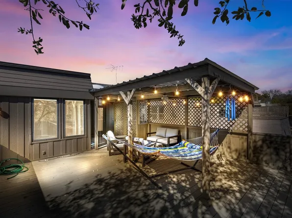 8350 Southmeadow Cir, Dallas, TX 75231