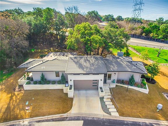 3rd image of 18 Chandon Ln