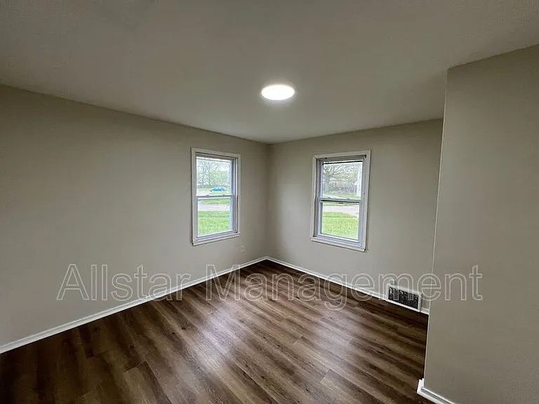 936 S Central Dr — Photo 8