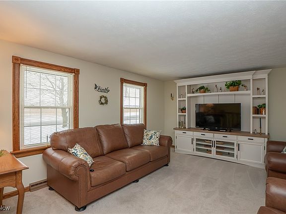 5th image of 7463 Bentler Ave NE