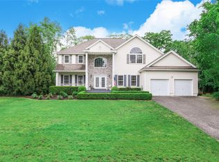 12 Moss Creek Ln, East Patchogue, NY 11772