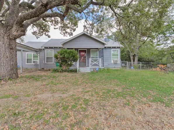 1010 N Matthews St, Bowie, TX 76230