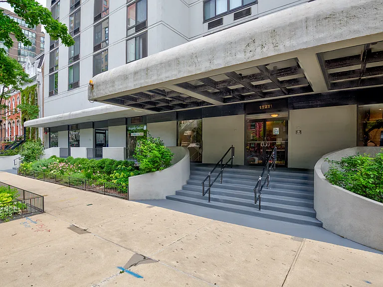 1221 N Dearborn Pkwy #806S — Photo 14