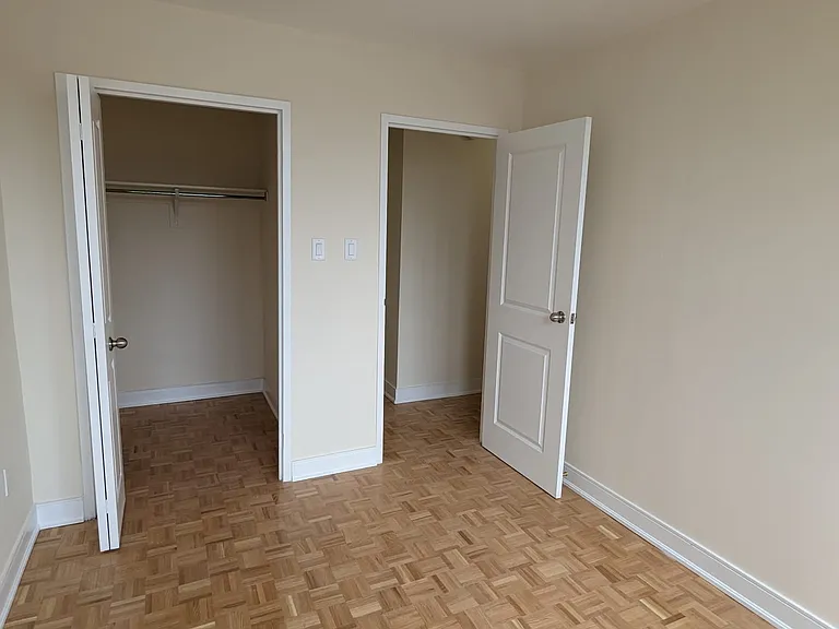 66 Broadway Ave — Photo 39