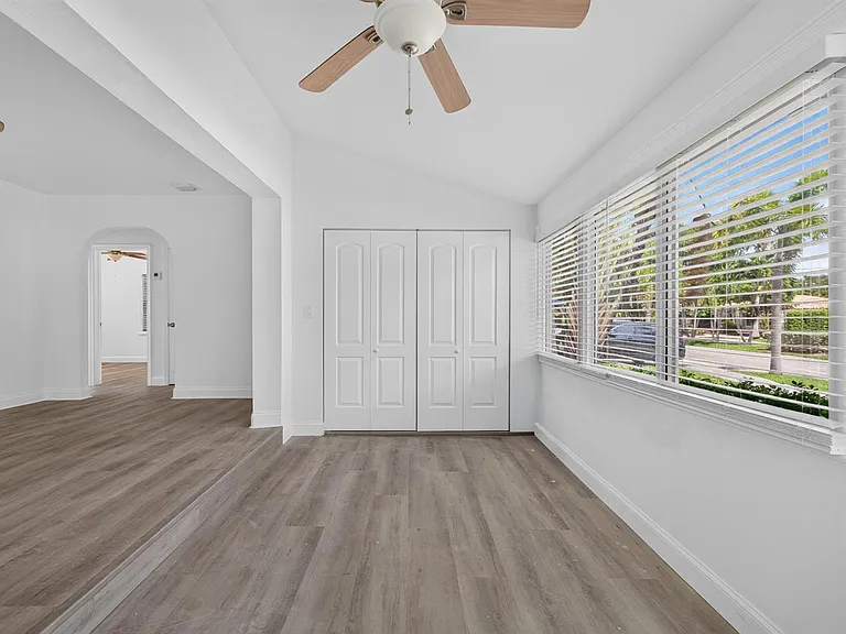 423 SW 11th Ct — Photo 5
