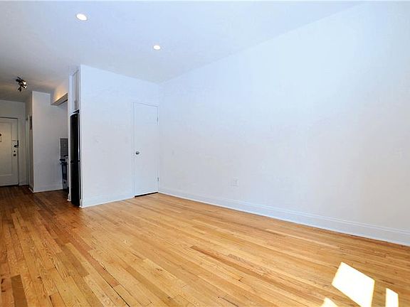 5th image of 312-320 W 23rd St #4O