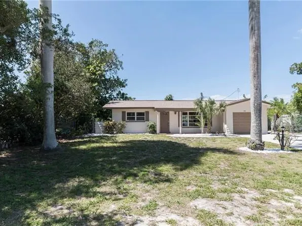 2013 44th St SW, Naples, FL 34116