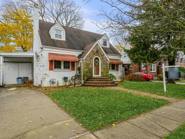 144 E Seaman Ave, Freeport, NY 11520