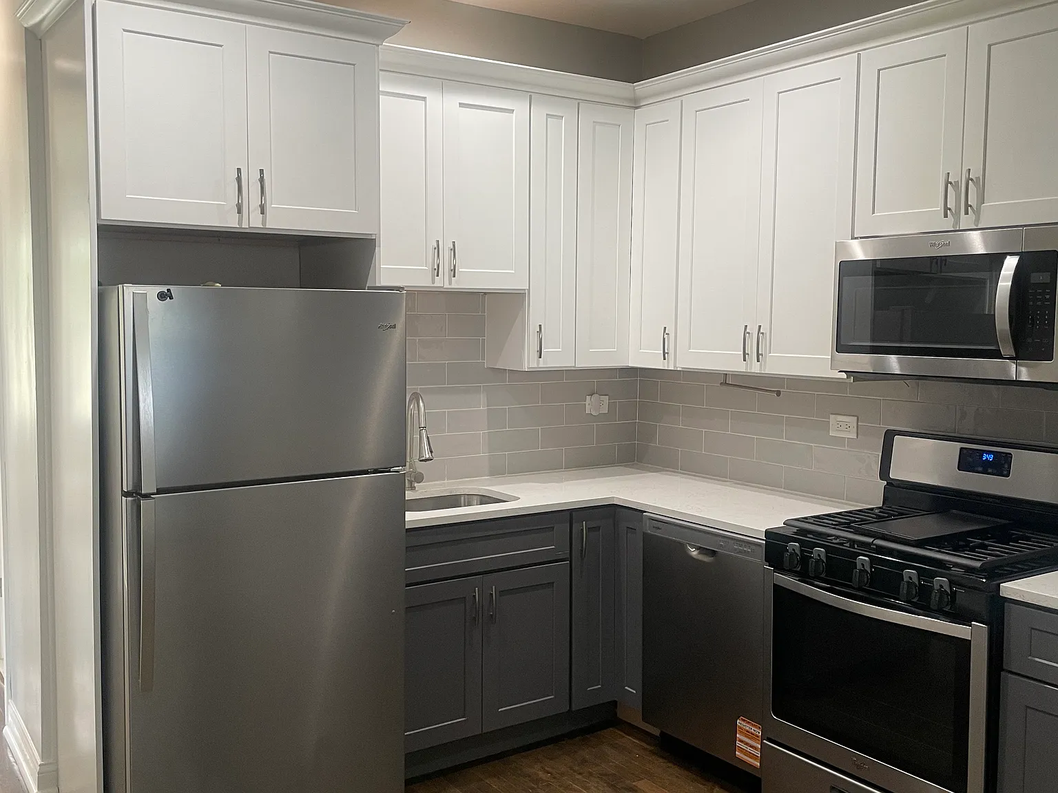 2923 N Wisner Ave — Photo 1