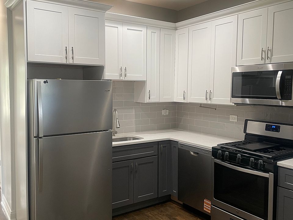 1st image of 2923 N Wisner Ave #2