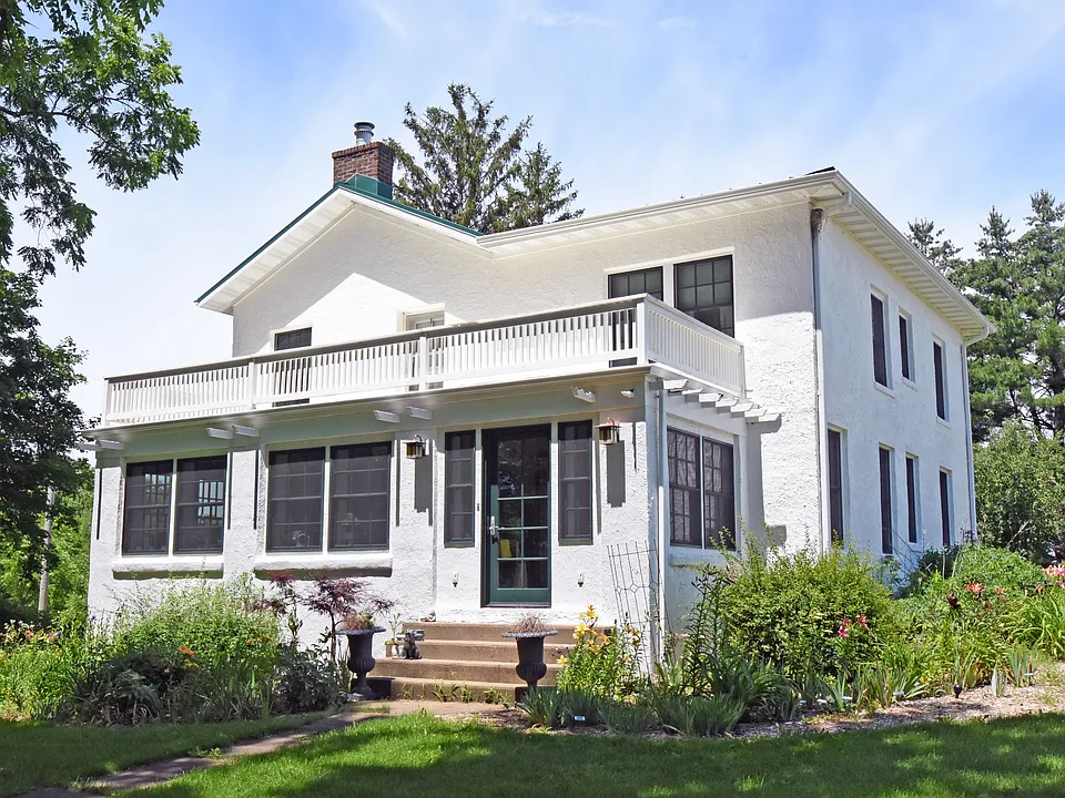 600 E Main St