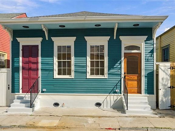 2nd image of 727 Montegut St