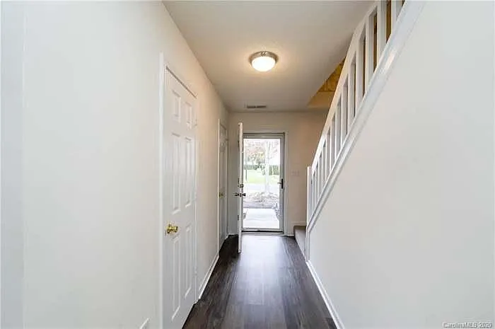 945 Pelican Bay Dr — Photo 3