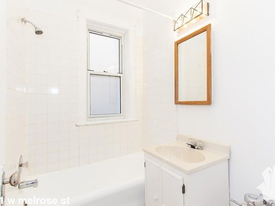 1st image of 511 W Melrose St #725