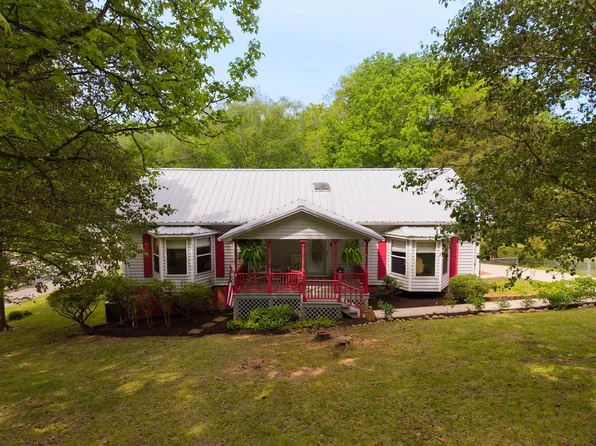 263 River Oaks Dr, Sparta, TN 38583