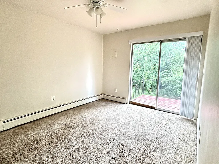 150 Huronview Ct — Photo 15