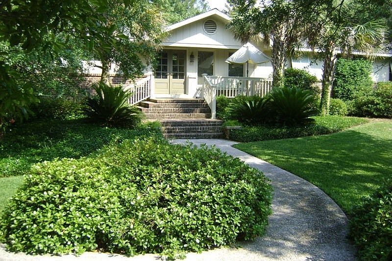 1st image of 268 Lakeshore Dr