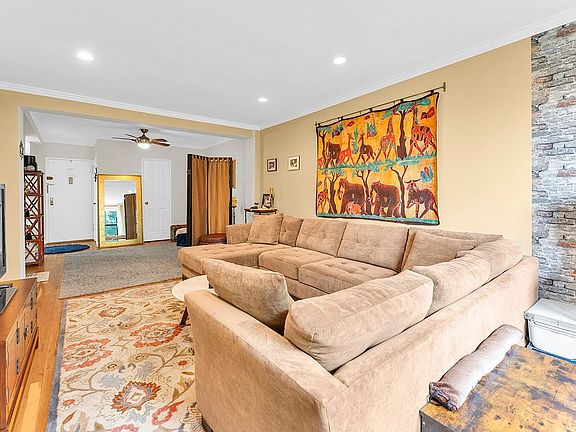 3rd image of 2550 Independence Ave APT 4C
