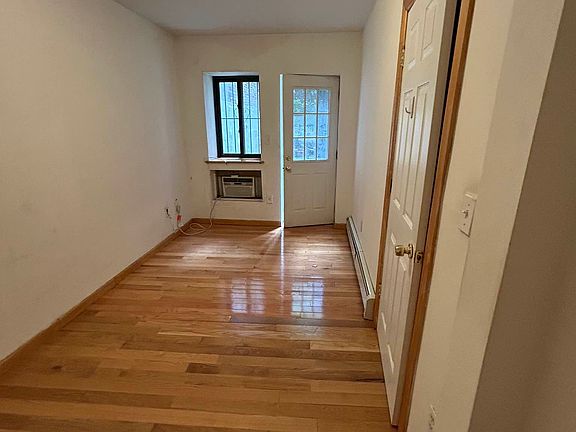 5th image of 609 E 11th St #1D