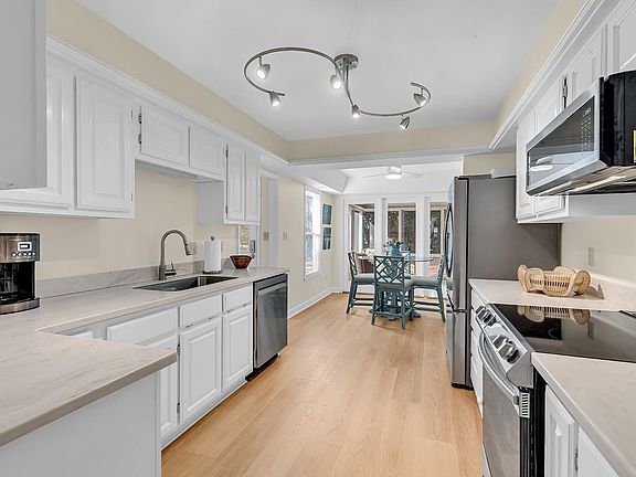 5th image of 728 Crooked Oak Dr. #Litchfield Country Club