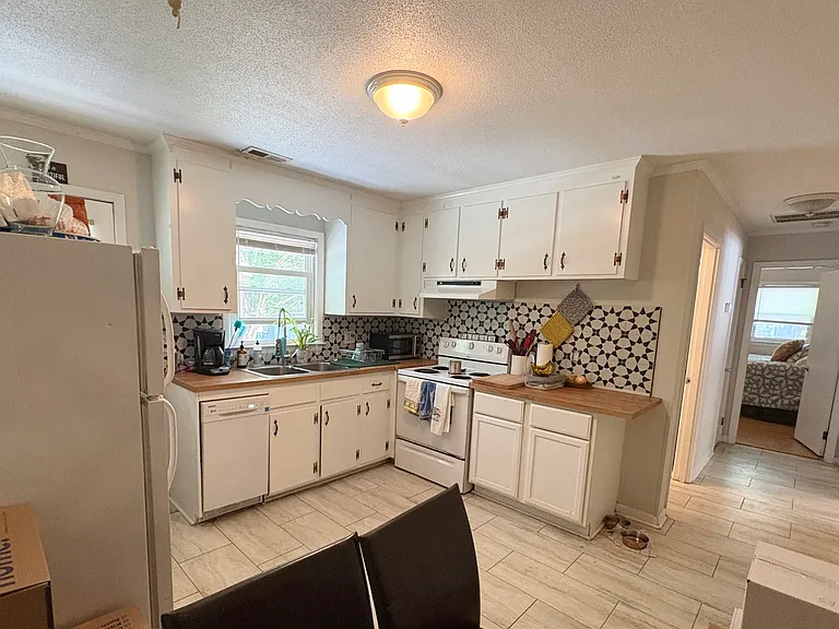 5 Howell St #4 — Photo 3