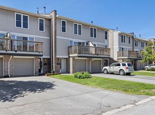 276 Dalehurst Dr #C, Ottawa, ON K2G 4J5