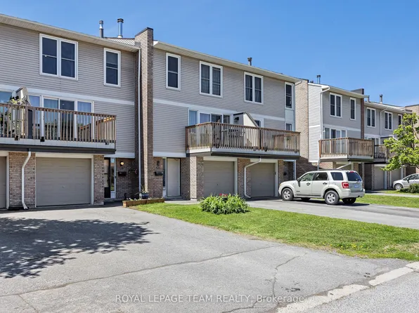 276 Dalehurst Dr #C, Ottawa, ON K2G 4J5