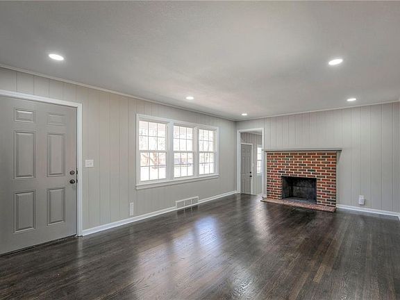 4th image of 10427 Palmer Ave
