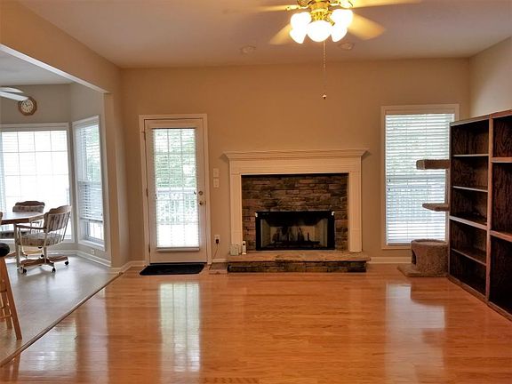 5th image of 364 Valley Brook Cir W