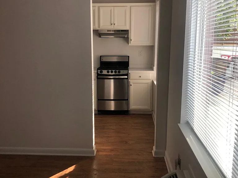 Louise Ave Apartments — Photo 7