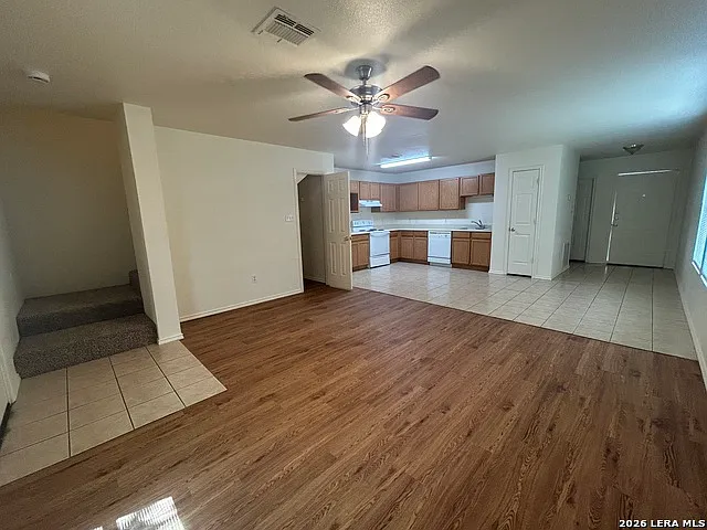 3 bed, 2.5 bath, 1352 sqft, $1,325 — Photo 4